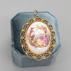 UNBRANDED Vintage Porcelain Cameo Pendant
